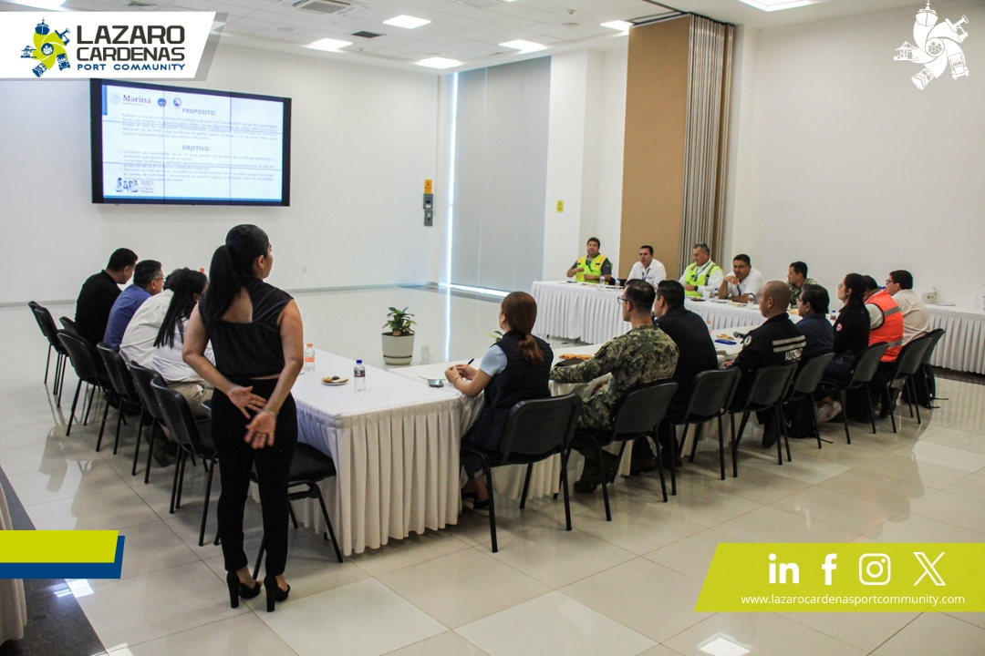 LazaroCommunity's tweet image. 🔹¡La seguridad en el Puerto de Lázaro Cárdenas es clave! 🌎🚢 Con el Ejercicio del Código PBIP Nivel 3, reforzamos nuestros protocolos y evaluamos nuestra capacidad de respuesta ante incidentes. ✅🔐
lazarocardenasportcommunity.com/refuerza-segur…
#SeguridadPortuaria #CódigoPBIP #PuertoLázaroCárdenas