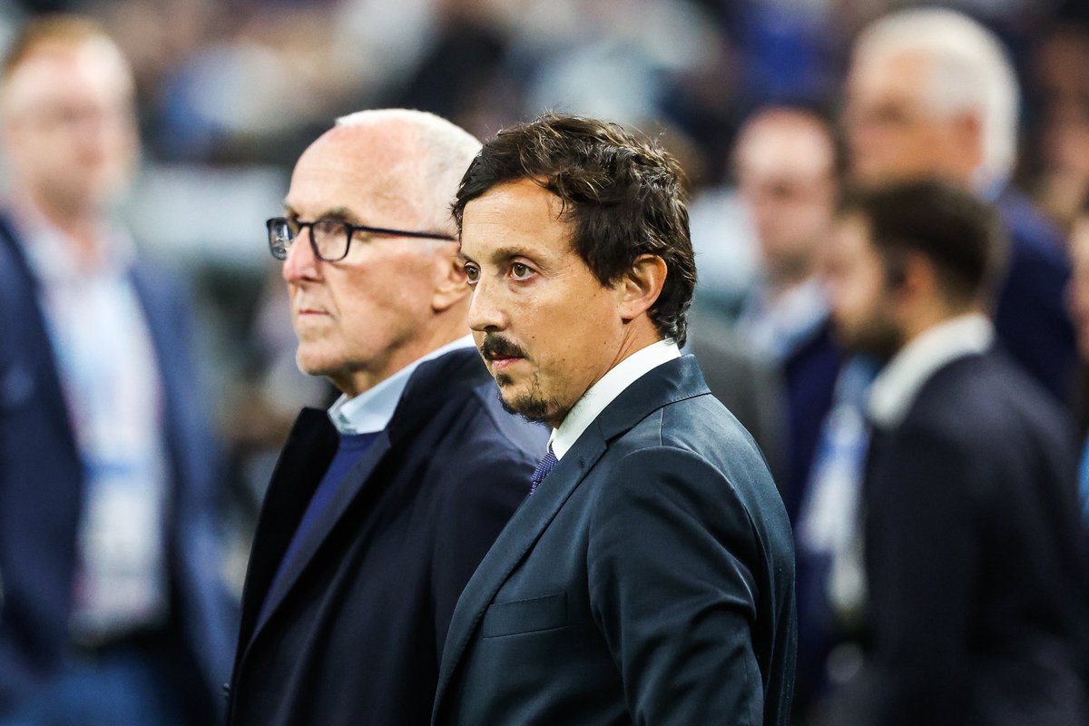 🚨 𝟭𝟭𝟭 𝗔𝗥𝗕𝗜𝗧𝗥𝗘𝗦 𝗩𝗢𝗡𝗧 𝗣𝗢𝗥𝗧𝗘𝗥 𝗣𝗟𝗔𝗜𝗡𝗧𝗘 𝗖𝗢𝗡𝗧𝗥𝗘 𝗣𝗔𝗕𝗟𝗢 𝗟𝗢𝗡𝗚𝗢𝗥𝗜𝗔 🇪🇸 ! 😳

Cela concerne tous les arbitres de Ligue 1 et de Ligue 2, centraux et assistants.

🗞️ La Provence