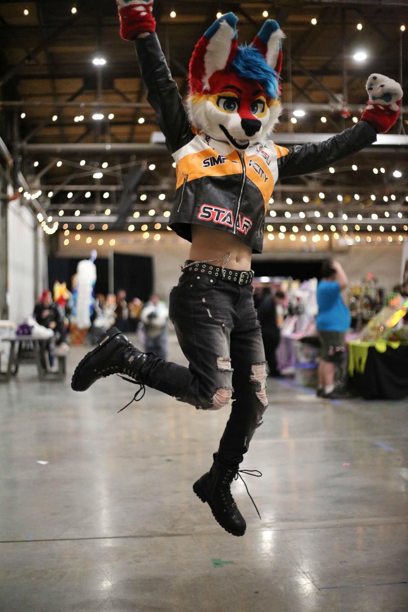 Arcora_The_Fox's tweet photo. Sometimes you just feel like a jumping bean

📸 @GammaJax https://t.co/jVHrYUM0Vd