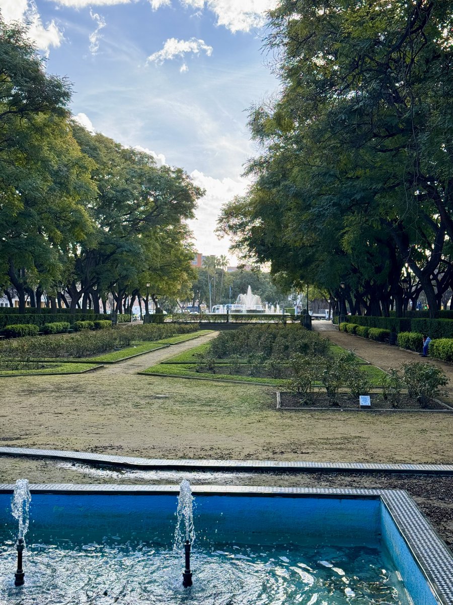 Esta es la perspectiva y la plaza que va a destrozar el <a href="/AytoHuelva/">Ayuntamiento Huelva</a> para poner un edificio-cafetería en ella. <a href="/HuelvaUrbana/">Huelva Urbana</a> <a href="/JBC1889RECRE/">Jesús</a> <a href="/giraldeo/">Antonio Giraldo</a> <a href="/huelva_info/">Huelva Información</a> <a href="/joypa98/">Jose María Cabello</a> <a href="/queseadehuelva/">Que sea de Huelva</a> <a href="/masqueunchoco/">Más de Huelva que un choco 🐙</a>