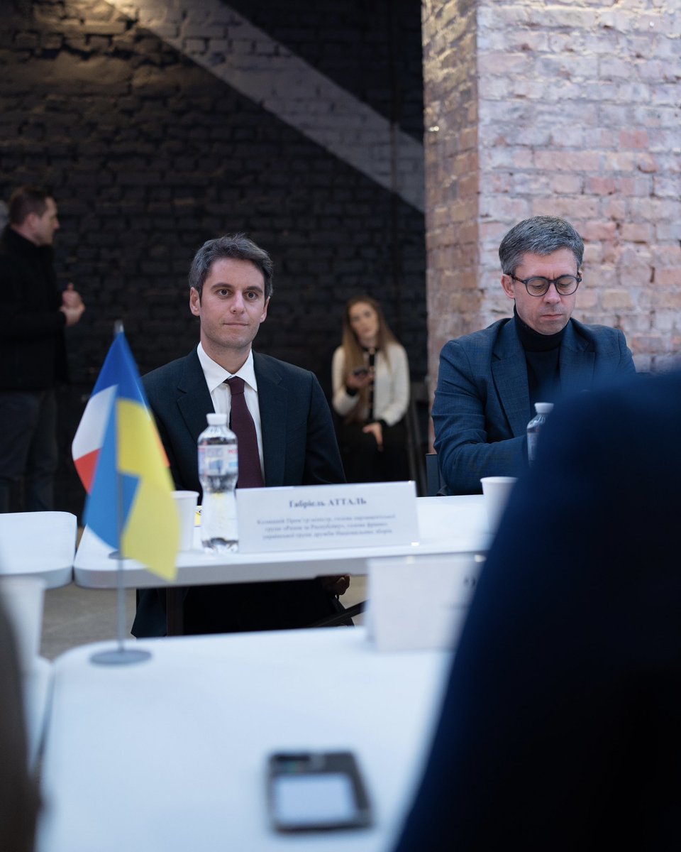 GabrielAttal's tweet photo. Admiration, humilité et reconnaissance, au moment de rencontrer des vétérans ukrainiens, engagés hier sur le front dans différentes unités.

Ils se battent pour défendre l’intégrité et la souveraineté de leur pays. Ils défendent nos valeurs et nos principes européens. https://t.co/airM3HaB0s