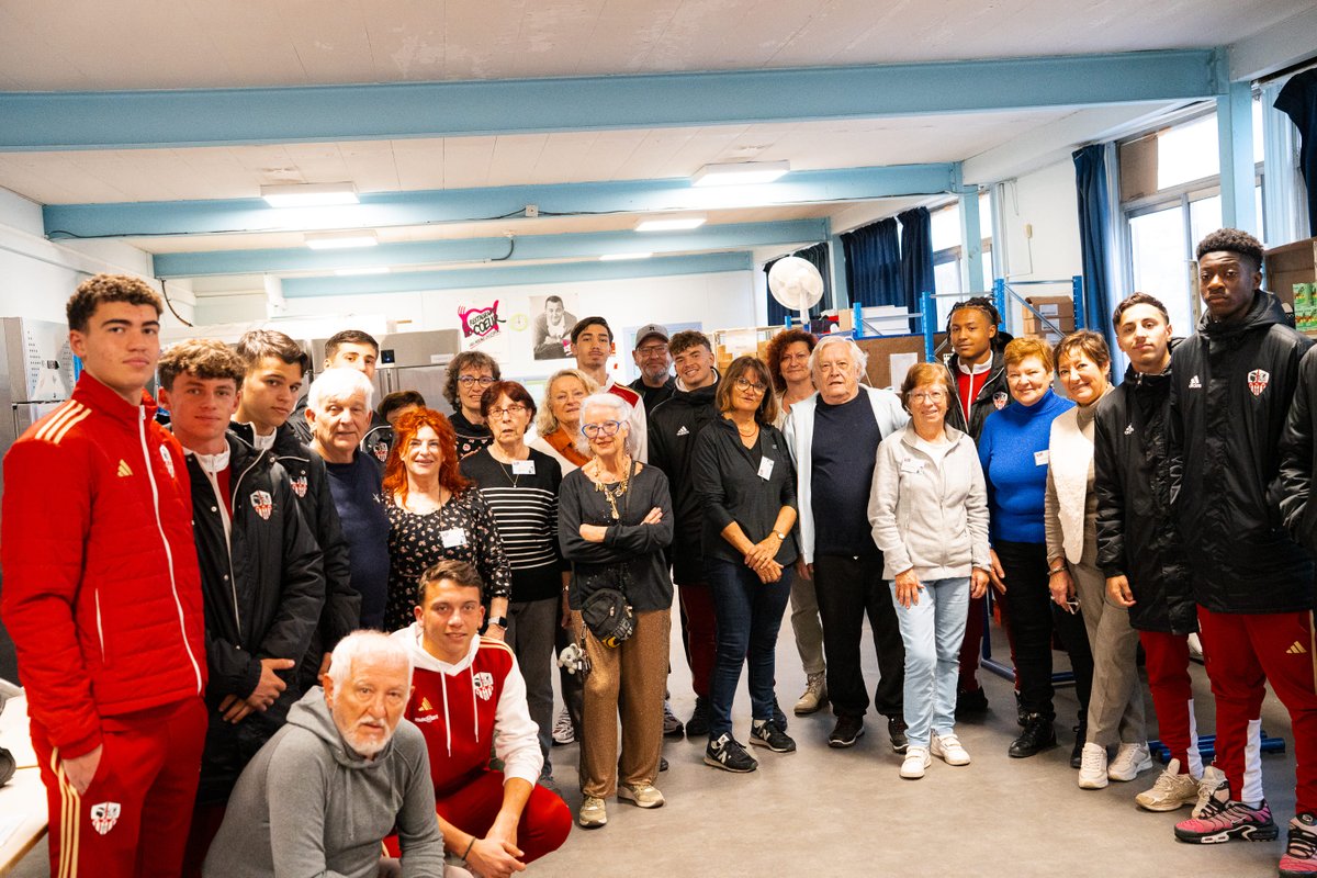 𝑺𝑼𝑳𝑰𝑫𝑨𝑹𝑰𝑻𝑨

Ce matin, nos Oursons ont prêté main forte aux bénévoles des Restos du Coeur 2A pour la distribution de denrées alimentaires 👏

🔗 ac-ajaccio.corsica/article-la-for…