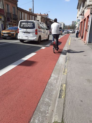 quentin_lln's tweet photo. @AlTi5 À Toulouse, les pistes cyclables sont rouge brique !
->https://t.co/tSRZogxMe0
https://t.co/2VWVyaqs9T https://t.co/2yx1KwVT85