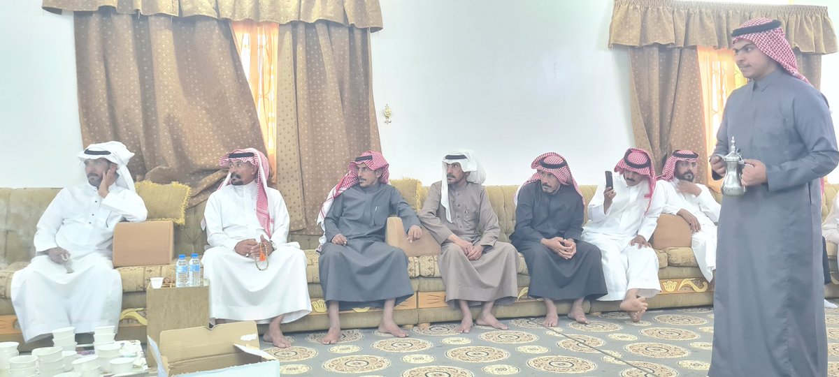 aldaagein_'s tweet photo. شيخ قبيلة #الدعاجين بالجنوب الشيخ : سعد بن محمد بن مسلط الغويد الدعجاني، وعدد من أعيان القبيلة، في زيارة لشيخ قبيلة #القنازعة الشيخ: مناحي بن عشق بن هندي القنيزعي ، وذلك للإطمئنان على صحته بعد العارض الصحي الذي ألم به . https://t.co/GbMFD8Vw9h