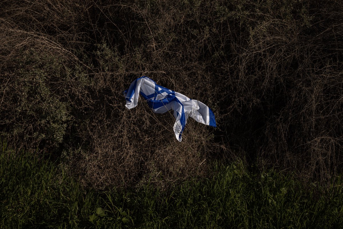 avishagsy's tweet image. הסנה בוער.
היום בכביש המוביל לבית העלמין בניר עוז שם נקבר עודד ליפשיץ שנחטף מביתו בשבעה באוקטובר ונרצח בשבי.