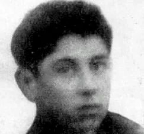 ANPIRomaPosti's tweet photo. “Cari Genitori
Perdonatemi il mio passato.
Vi mando qualche ricordo muoio
per la salvezza dell’Italia.
Vendicheranno il mio nome
Voliate bene a Luciano e a
Bruna
Addio per sempre.”
#RinaldoSimonetti, fucilato dai fascisti della #Monterosa a #Calvari il #2marzo 1945.Aveva 16 anni https://t.co/h9WtaZyDyz