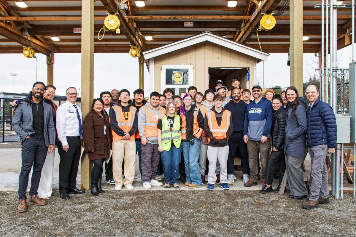 FWPS210 (@fwps210) on Twitter photo Check out the hands-on work of <a href="/federalwayhigh/">Federal Way High School</a> CTE scholars! They presented projects to FWPS Supt Dr Pfeiffer, former Seahawk Doug Baldwin and former St. rep. <a href="/RepJesseJohnson/">Jesse Elijah Johnson</a>. We were thrilled to see their projects and are grateful to our guests for inspiring our students. 🌟 Check out the hands-on work of <a href="/federalwayhigh/">Federal Way High School</a> CTE scholars! They presented projects to FWPS Supt Dr Pfeiffer, former Seahawk Doug Baldwin and former St. rep. <a href="/RepJesseJohnson/">Jesse Elijah Johnson</a>. We were thrilled to see their projects and are grateful to our guests for inspiring our students. 🌟