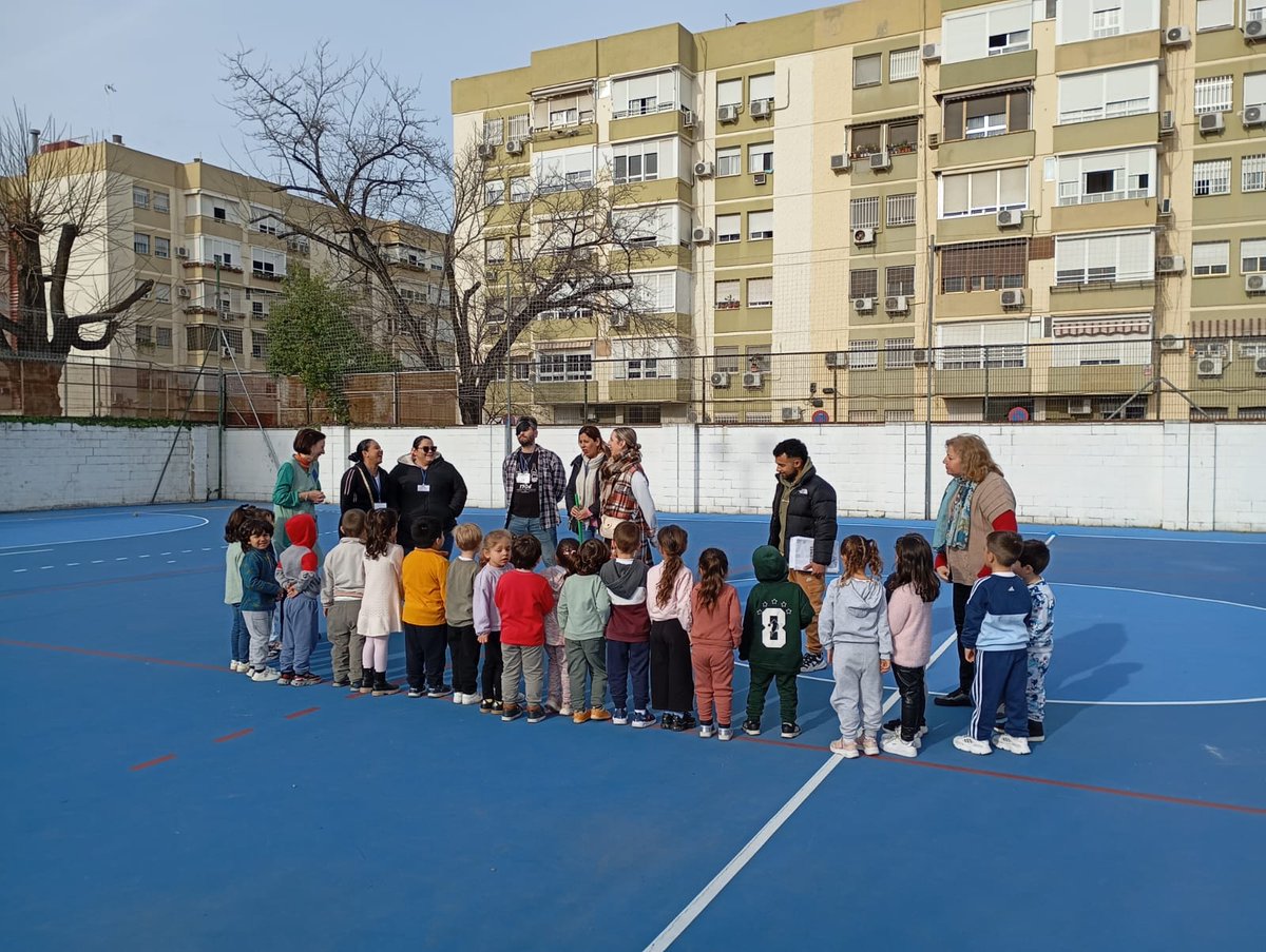 🙋🏻‍♂️🙋🏽‍♀️¿Qué sería de nuestro cole sin las familias?
🤗Tenemos mucho que agradecer a todas aquellas personas que se implican en nuestro cole y lo hacen cada día el cole un lugar mejor.
♥️¡Juntos hacemos nuestro cole!