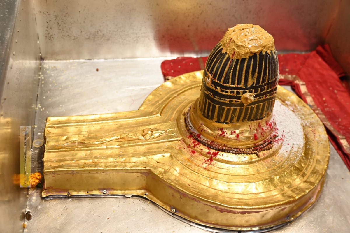 ShriVishwanath's tweet photo. आज श्री काशी विश्वनाथ जी की श्रृंगार आरती, 🙏
#kashi #VishwanathDham #sanatandharma #devotion #darshan https://t.co/VgBc7AqqHK