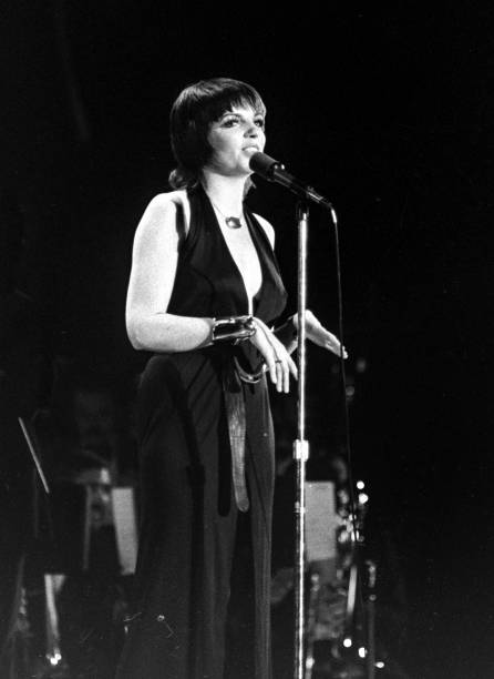 iShowTunes's tweet photo. #LizaMinnelli performing at the #BostonMusicHall, 1973.
Photo by #RonPownall/@GettyImages) https://t.co/0IKvtv8r11