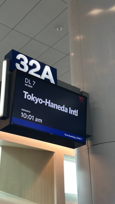 Watch Melody's leaked NSFW photo on TwXstars