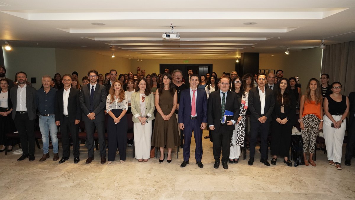 Eurofront_UE's tweet image. 📢¡Inició la jornada de Presentación y Capacitación en el Sistema ATRes! 💻
Esta herramienta además de fortalecer los sistemas de información nacional, mejorará la capacidad de los Estados en la lucha contra la trata de personas y la producción y acceso a información de calidad.