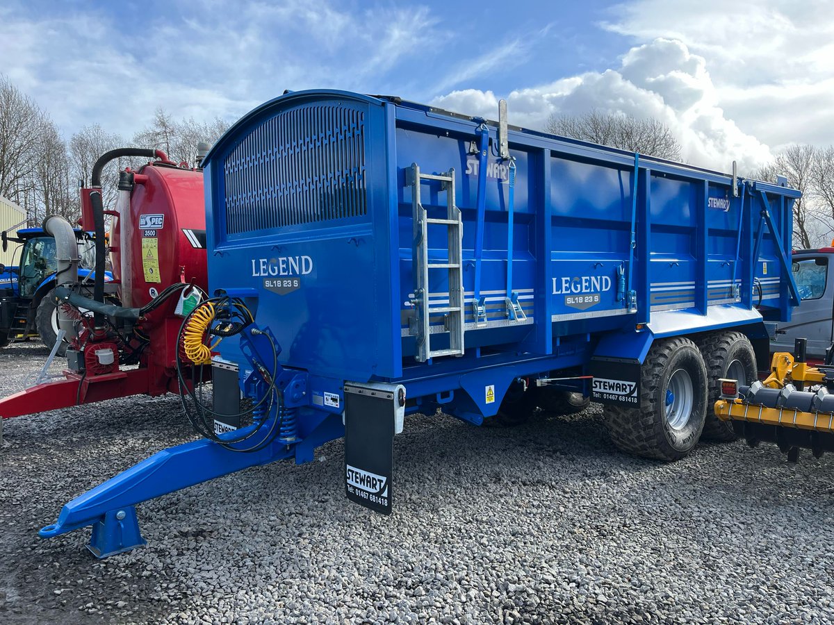 Russells_uk's tweet photo. 🌟Exciting news! 🌟 The first brand-new Stewart Legend trailer has just arrived at Northallerton!

 #StewartLegend #Northallerton #NewArrival #TrailerSales https://t.co/mJXbGZ9nOB