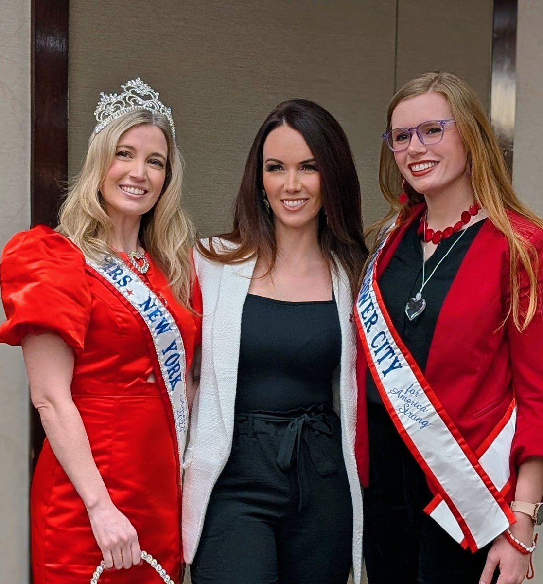 So honored to be at the Go Red for Women luncheon to support women's heart health in our community and stand with other women who are focused on powerful awareness and support for cardiovascular health 🫶🏼❤️