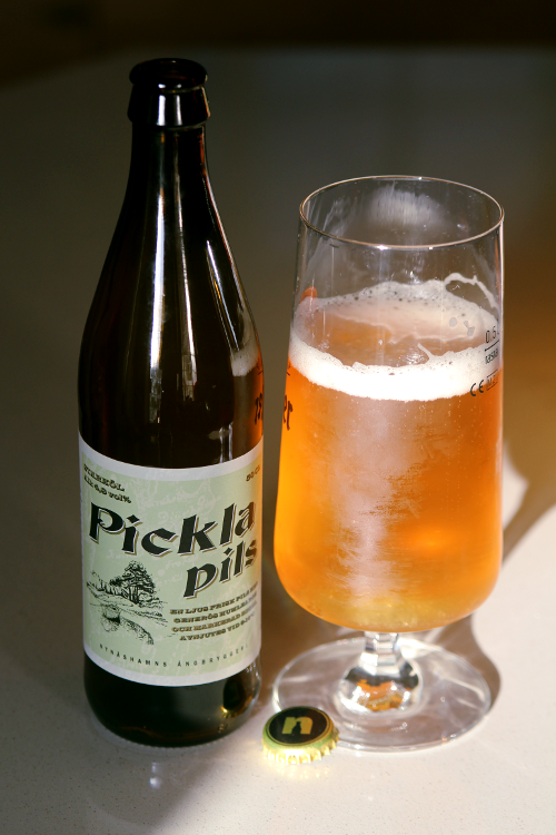 Mick Quinn (@monkeybasket) on Twitter photo 977~Pickla Pils. Beautiful golden, Czech style pils, pure white head. Grassy aroma, malty, slight spiciness and gentle grapefruit bitterness. Larvly. ๐<a href="/incredeeblebeer/">incredeeblebeer</a> ๐ธ๐ช๐ฅ๐บ๐#1001Beers 977~Pickla Pils. Beautiful golden, Czech style pils, pure white head. Grassy aroma, malty, slight spiciness and gentle grapefruit bitterness. Larvly. ๐<a href="/incredeeblebeer/">incredeeblebeer</a> ๐ธ๐ช๐ฅ๐บ๐#1001Beers