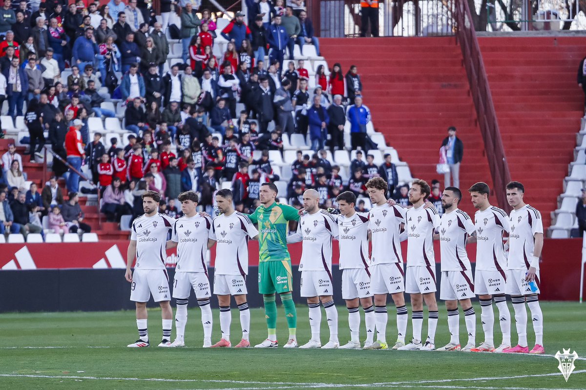 jongar91's tweet image. Derrota en casa. Aprendizaje para seguir creciendo equipo. A seguir trabajando y siempre hacia delante.
Con ganas de domingo en el Belmonte!!
Aupa Alba 🫡🦇🤍