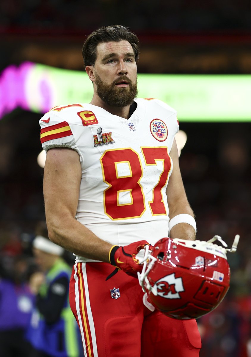 Bleacher Report (@bleacherreport) on Twitter photo Travis Kelce is "fired up" to enter the final year of his contract says Chiefs GM Brett Veach ๐ฅ
KC believes he has "plenty left in the tank", per <a href="/RapSheet/">Ian Rapoport</a> Travis Kelce is "fired up" to enter the final year of his contract says Chiefs GM Brett Veach ๐ฅ
KC believes he has "plenty left in the tank", per <a href="/RapSheet/">Ian Rapoport</a>