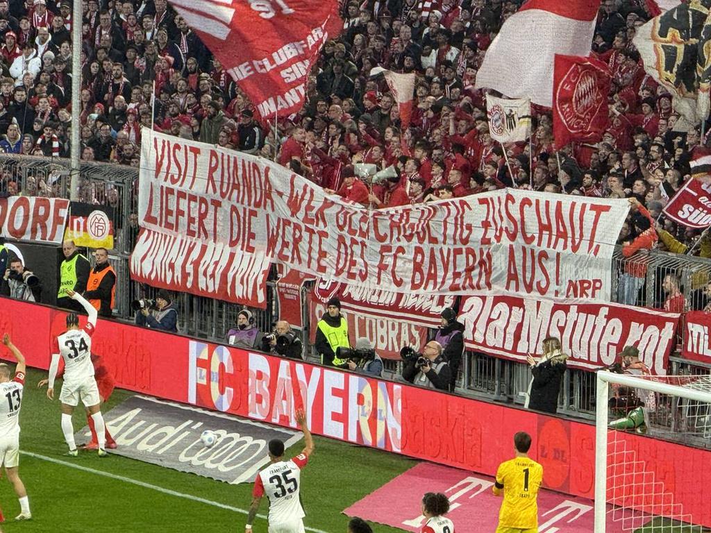 Ma fans wa <a href="/FCBayern/">FC Bayern München</a> wamenena kwenye bango lao:
" Those who look away betray the values of FC Bayern!"
#DontVisitRwanda!
#RwandaIskilling!