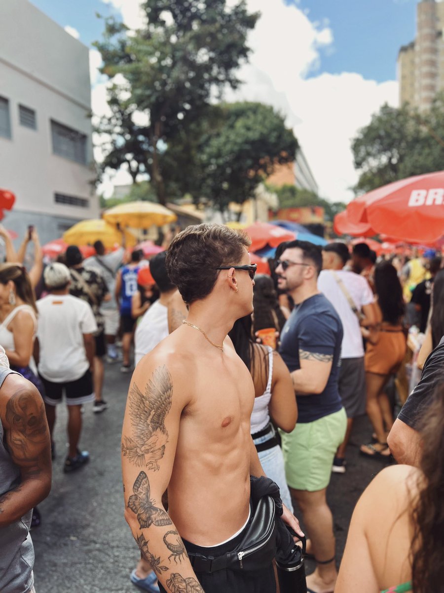 Yuriaqg's tweet photo. Trem bom sô esse pré carnaval de bh! https://t.co/2uPm6GL53q
