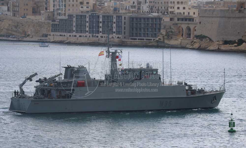 Shipguru's tweet photo. #armadaespanola (#spanishnavy) #seguraclass #minehunter #ESPS #DUERO M35 #entering #grandharbourmalta- 25.02.2025- https://t.co/nfgboxc3g3 - NO PHOTOS can be used or manipulated without our permission @Armada_esp @warshipworld @WarshipPorn @ShippingMag @ShippingTV @shippingdata https://t.co/EGsci8JWGT