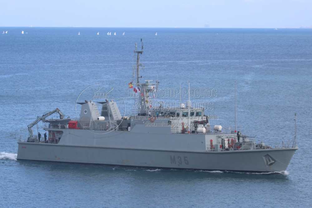 Shipguru's tweet photo. #armadaespanola (#spanishnavy) #seguraclass #minehunter #ESPS #DUERO M35 #entering #grandharbourmalta- 25.02.2025- https://t.co/nfgboxc3g3 - NO PHOTOS can be used or manipulated without our permission @Armada_esp @warshipworld @WarshipPorn @ShippingMag @ShippingTV @shippingdata https://t.co/EGsci8JWGT