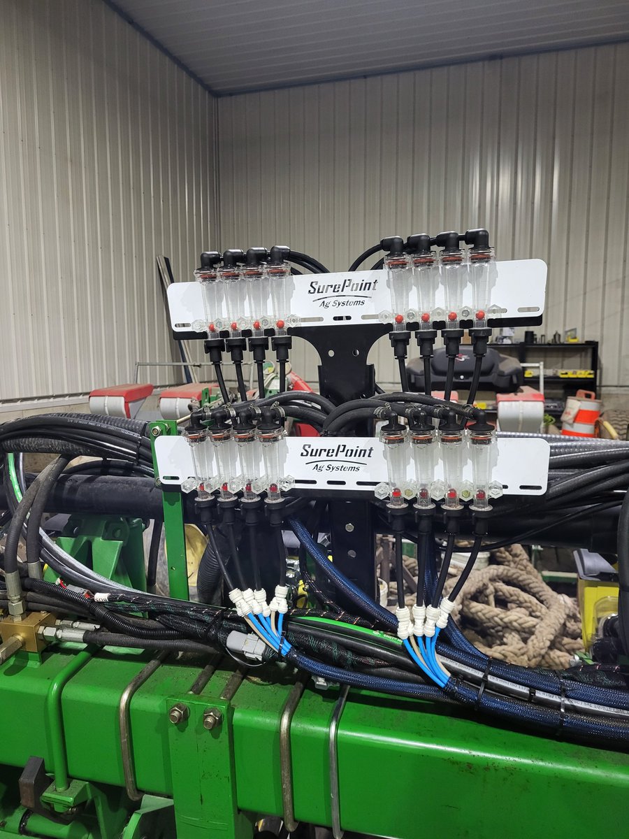 EdJHanson's tweet photo. Project coming along nicely, thankyou for the work! Projet avance bien, merci bcp pour le travail #sentinelratecontrol #canzipvalves #inrow #2x2 16 sections @SurePointAg @cangrow https://t.co/SjdCIKsVet