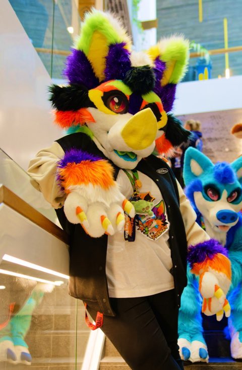 #NordicFuzzCon is over, and this year was so good to me. I entered it nervous, unsure what to expect, but I left it feeling happy and pleased with how everything turned out. 
May we all be clowns for next year ✨🧡🦇