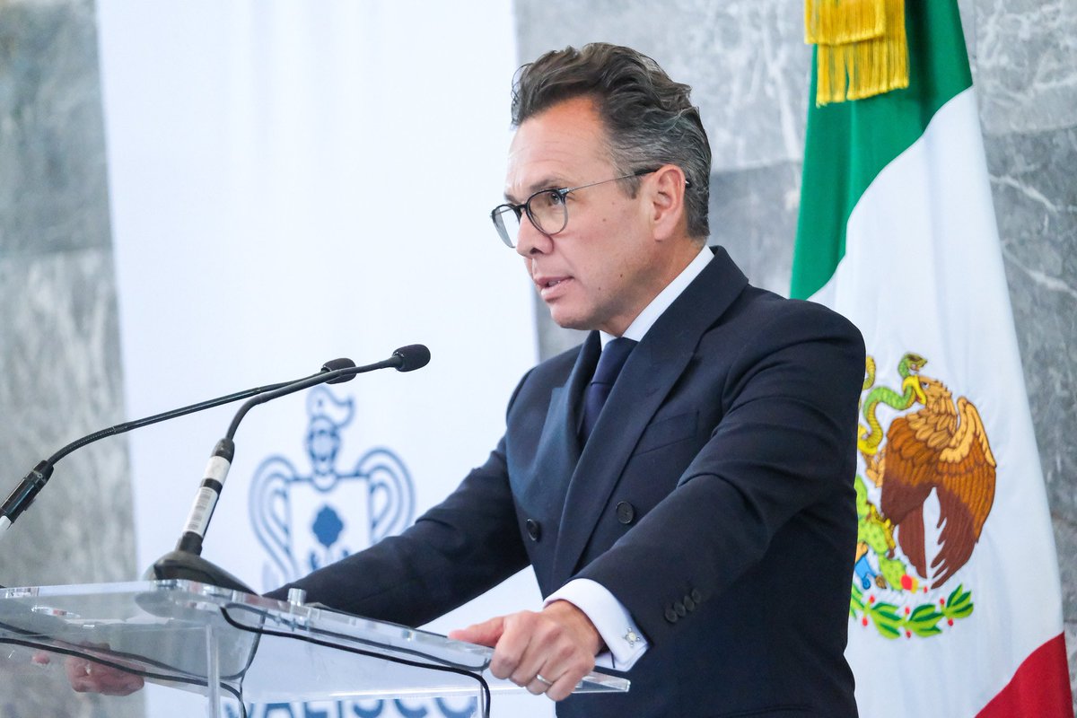 PabloLemusN's tweet photo. La reforma judicial a nivel federal ha despertado alerta, preocupación y críticas.

Por eso, en Jalisco decidimos hacer la reforma judicial al estilo Jalisco. Eso significa para empezar que escucharíamos primero a la sociedad y a los expertos para garantizar que las y los jueces de nuestra entidad serán las y los más capaces; no serán elegidos por el azar o con tómbolas.