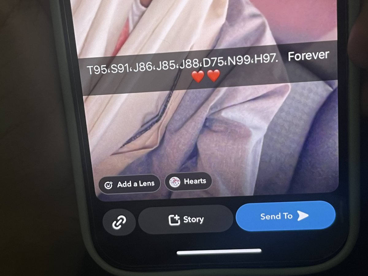 mella4jay's tweet image. 2018 كاتبه forever لنا ساعه نحاول نتذكر مين