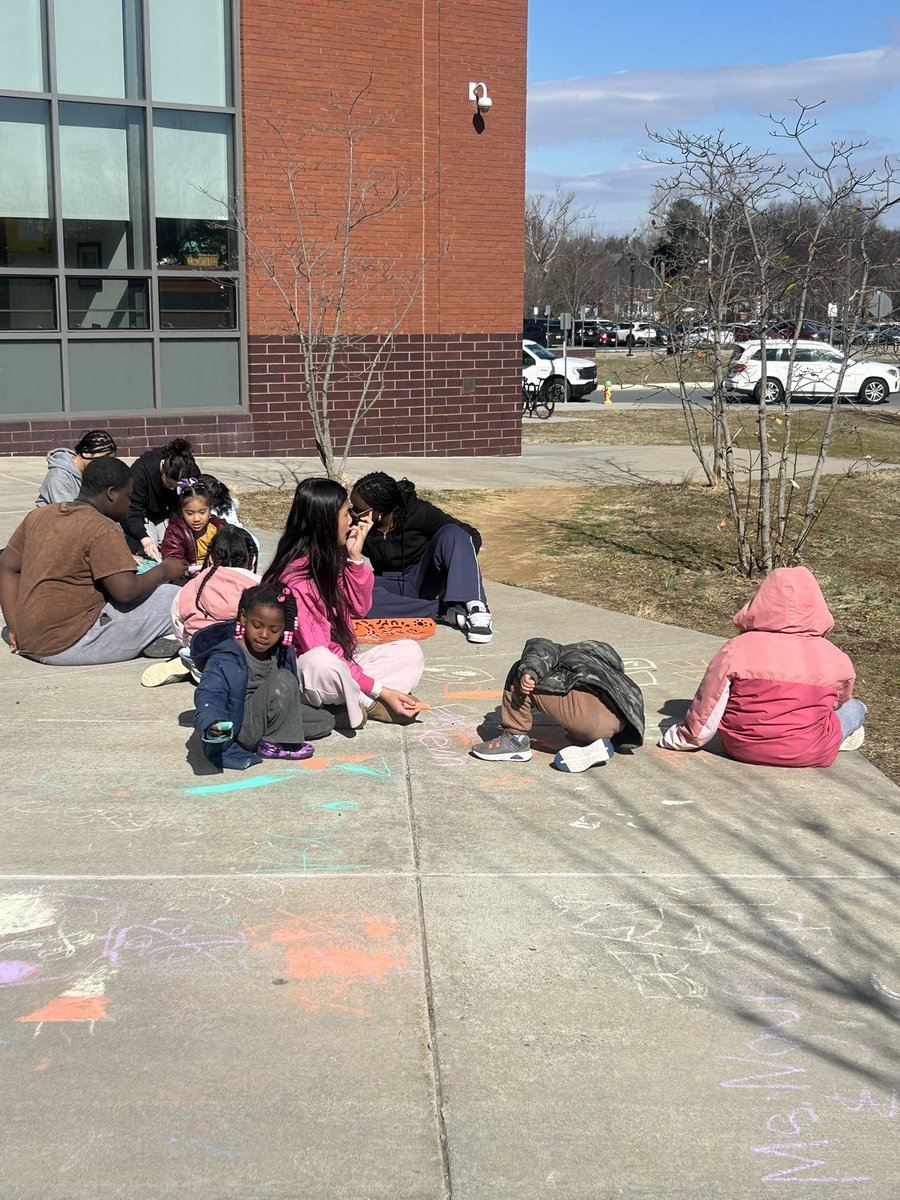The spring weather today was much needed! Loved being in the sun and having <a href="/FHSCadets/">FHSCadets</a> child development students join us in some sidewalk chalk!  #ece 🌸