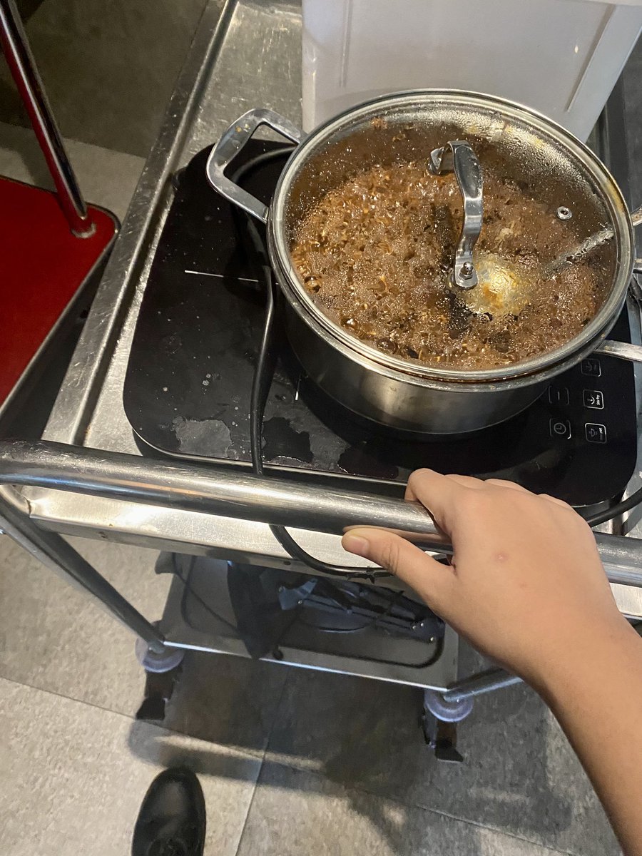 good morning gusy, dari aku yg pagi pagi udah dorong dorong makanan. jangan lupa breakfast  🍳  yaa :3