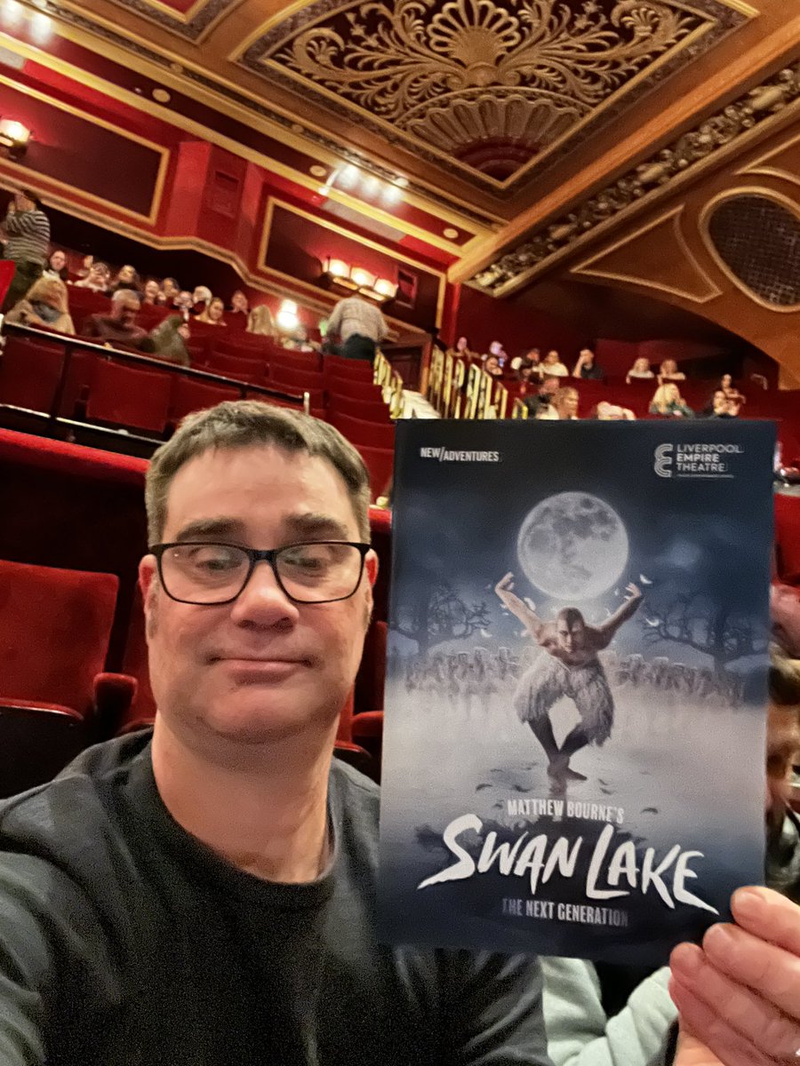 ⭐ STAGEY SHOW TUESDAY - MATTHEW BOURNE’S SWAN LAKE - LIVERPOOL EMPIRE THEATRE ⭐

Back. <a href="/LiverpoolEmpire/">Liverpool Empire</a> tonight for <a href="/New_Adventures/">New Adventures</a> Swan Lake. I can’t wait to see this tonight.
