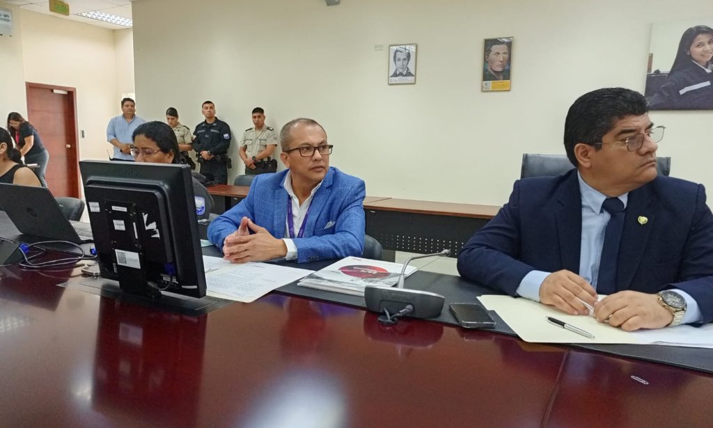 Como Jefe del #ECU911 en Los Ríos, mantengo reuniones con autoridades locales y provinciales para reforzar estrategias de seguridad en territorio. En este marco, se han realizado encuentros con #GADMontalvo, Consejos de Seguridad Provincial y Consejo de Seguridad #GADQuinsaloma.