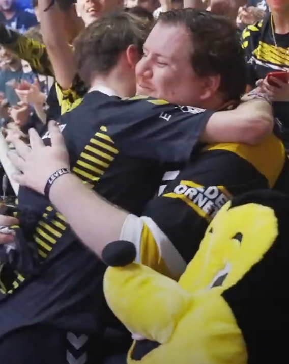 Y'a qu'un seul joueur dans toutes nôtres histoire qui est venu donner son maillot juste après avoir jouer devant nous. T'as un cœur énorme et un talent unique. T'es un gars un OR et c'est pour des joueurs comme toi qu'on fait tout ça.
On est ensemble mon Zenito 🫶 <a href="/zenrll/">Vitality zen</a>