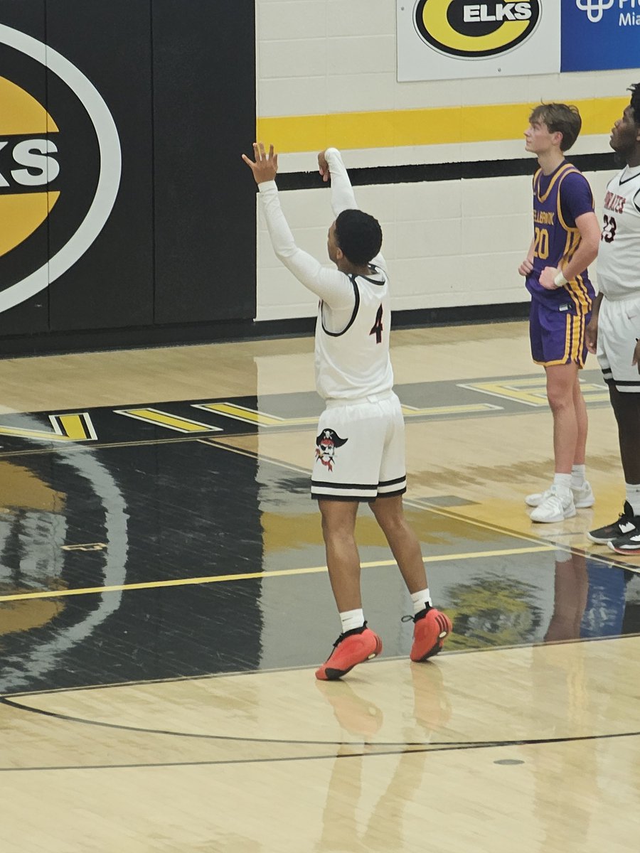 S.E.Live 🏀 Update:
Ka'maree Davis leads West Carrollton to 39-34 halftime lead against Bellbrook in Sectional Final

<a href="/WCPiratesAD/">West Carrollton Athletics</a>
<a href="/CoachAnthonyPa1/">Coach Anthony Parker</a> 
<a href="/BellbrookSports/">Bellbrook HS Athletics</a> 
<a href="/OHSAASports/">OHSAA Sports</a> 
<a href="/_OHSAA_Sports_/">OHSAA Sports Network</a> 
<a href="/dayton247now/">Dayton 24/7 Now</a> 

#ohsaa #ohsaamadness  #SELive365 #westcarrollton