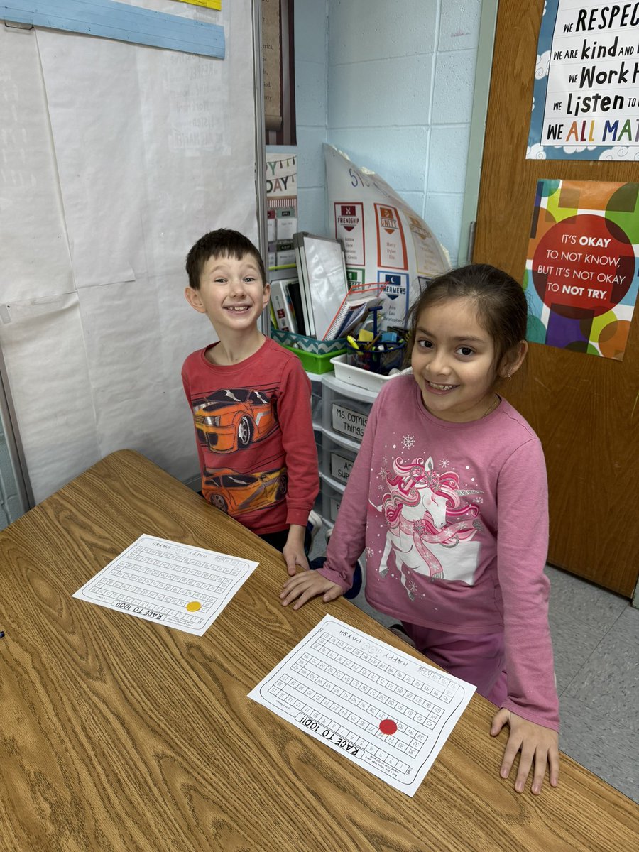 Miss_Comis's tweet photo. Happy 100th Day of School! 💯 @CherokeeStCSD @ConnetquotCSD https://t.co/UcASVYYjX2