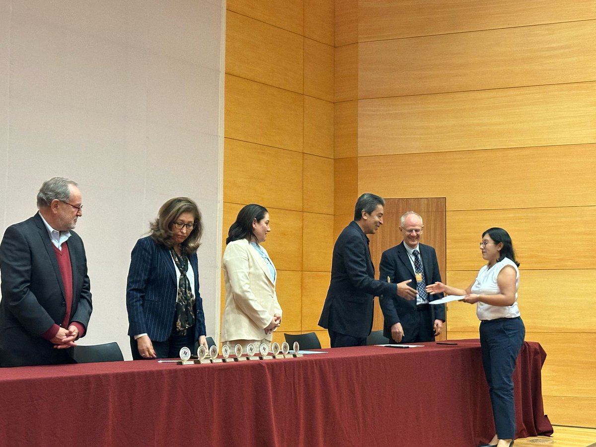 ¡Mis felicitaciones a las y los residentes de la Especialidad en Medicina Preventiva que hoy culminaron su ciclo de formación! y doy la bienvenida al relevo 2025, siendo la primera generación adscrita a la Subsecretaría de Prevención y Promoción de la Salud.

¡Enhorabuena!