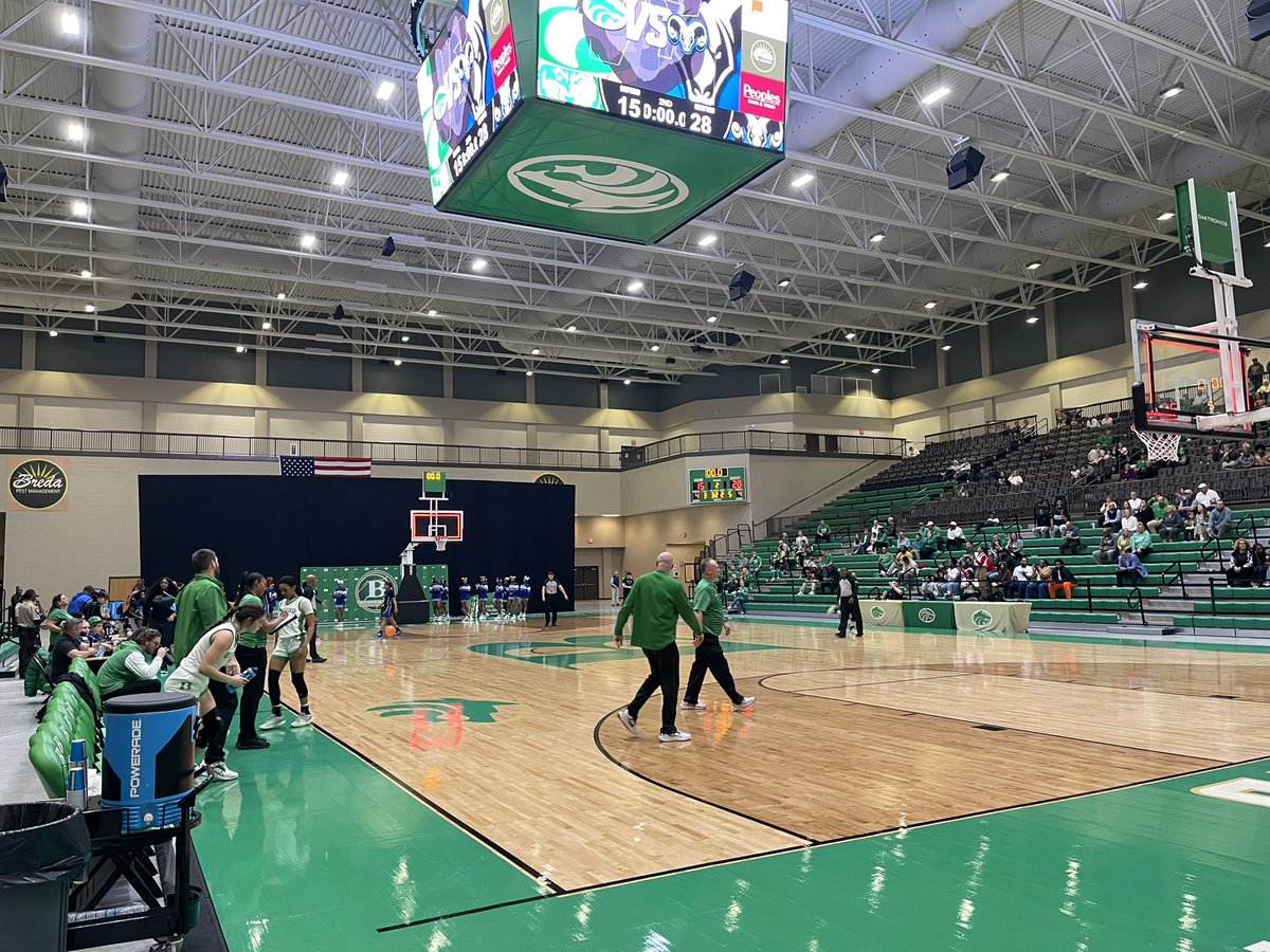 HALFTIME - Girls Class AAAAAA Elite 8

Newton - 28
Buford - 15

Newton sophomore London Smith has been putting on a show here at Buford as the Lady Rams hold a 13-point lead at the break
