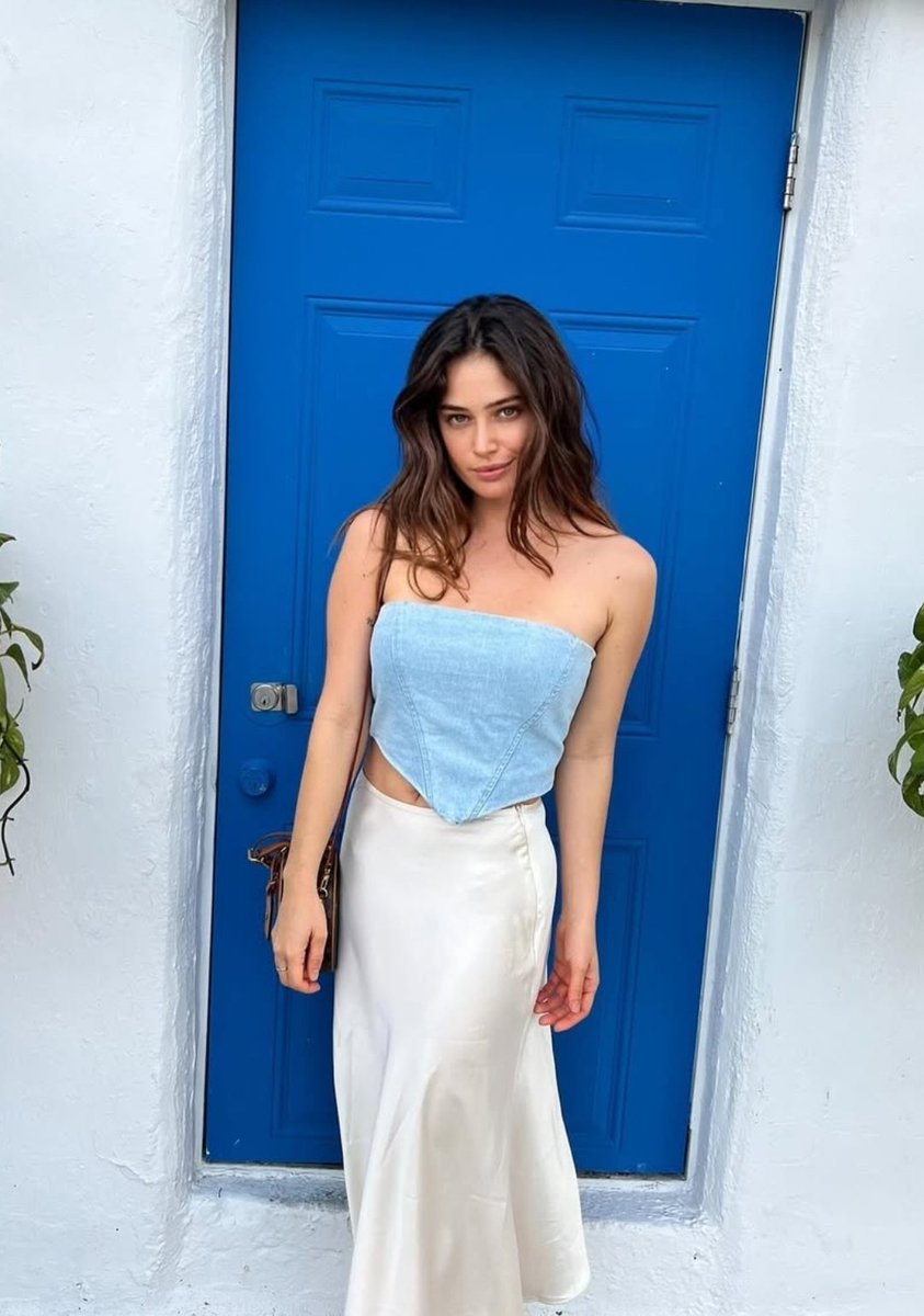 Mucho Golden Ticket y ex gh de estas últimas ediciones pero en un GRAN HERMANO ALL STARS deberían entrar:

SOLANGE ABRAHAM (gh 2011)
VICTORIA IROULEGUY (gh 2012)

#GranHermano #gh2025 <a href="/SANTIAGODELMORO/">SANTIAGO DEL MORO</a> <a href="/laubfal/">Laura Ubfal</a>
<a href="/GastonTrezeguet/">Gaston Trezeguet</a> <a href="/SolPerez/">Sol Perez</a> <a href="/ElianaGuercio/">EliGuercio</a> <a href="/ceferinoreato/">Ceferino Reato</a> <a href="/TronkOficial/">tronk</a>