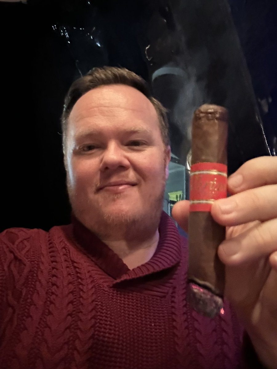 ldncigarsmoker's tweet photo. Well it’s not everyday you get to smoke cigars on the back of a yacht 🙌

And what a cigar… Vartan The Dragon by @ElSeptimoCigars in honour of this legend 👉 Vartan Seferian of @AmbassadorCigar 🫡 https://t.co/DO8DZMHJdi