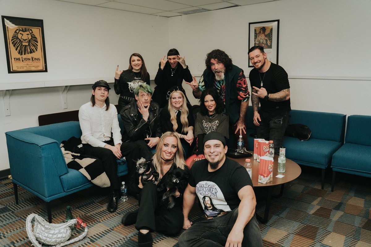 thejoshv's tweet image. Vancouver, you were amazing!
A huge thank you to our dear friend and wedding officiant Mick Foley , for joining us at the show and introducing us.
It was a pleasure meeting @VillainTaraZep @LindsBarbie ,and the rest of the crew.
Tonight,we're in Seattle at the Moore Theatre