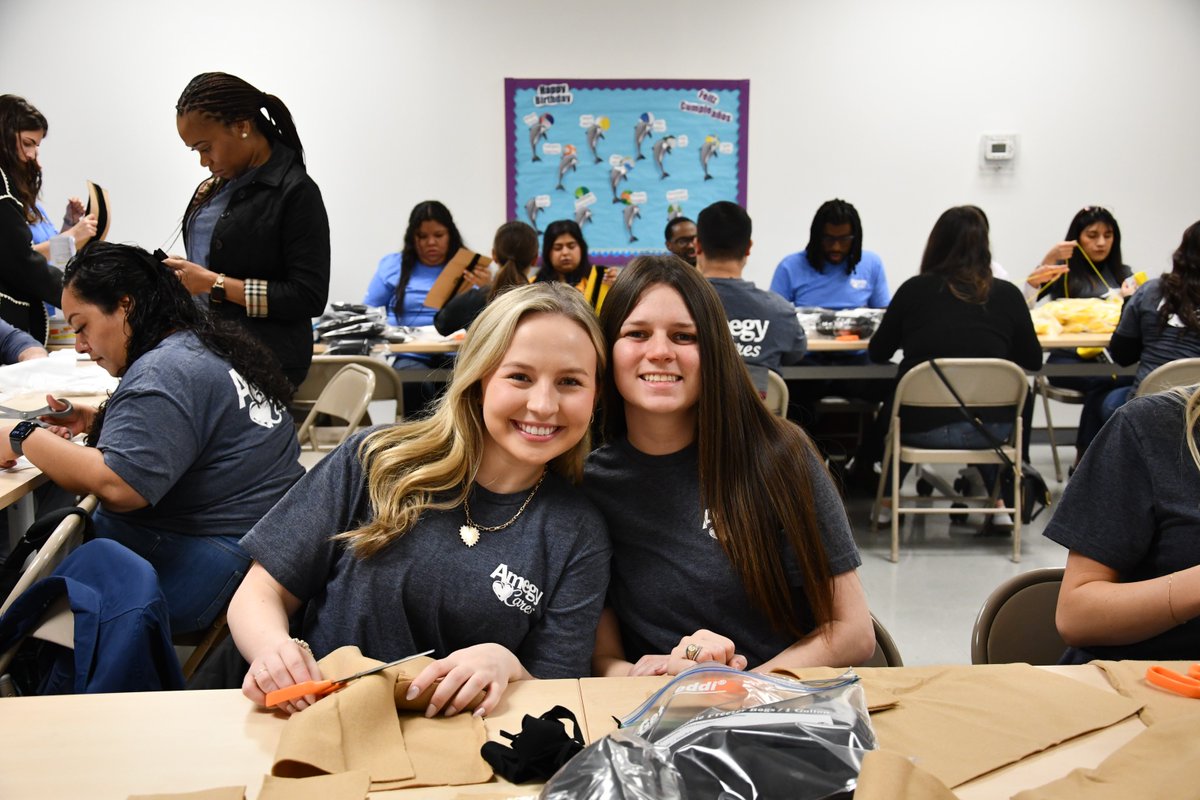 AVANCEHouston's tweet photo. A big thanks to the volunteers from Amegy Bank! 🌟 Your dedication to our PCEP made a real impact, creating educational toys that empower families and promote early learning! 📚🎨💙 #CommunitySupport #VolunteersRock #AmegyBank #PCEP https://t.co/6S0uqtnvBT