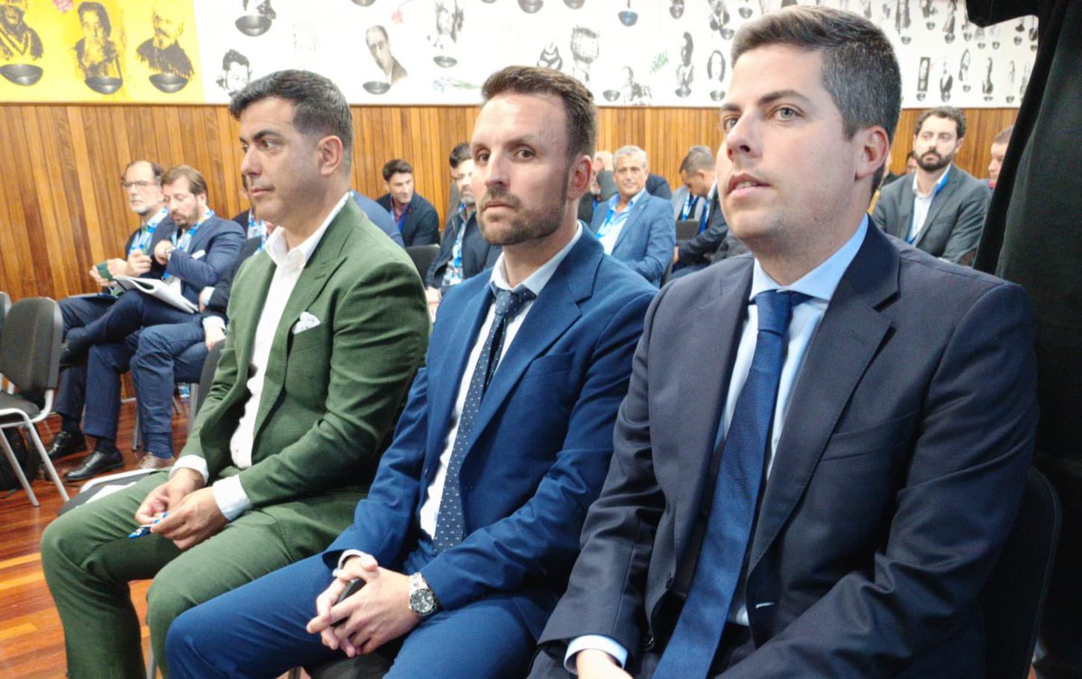 locos_x_eltete's tweet photo. Dato @DeportesCopeTfe | Rayco García presenta una cifra récord de un 34,57% (182.809 acciones) del accionariado del @CDTOficial en la #JuntaCDT de hoy https://t.co/wRh0fZm1a9