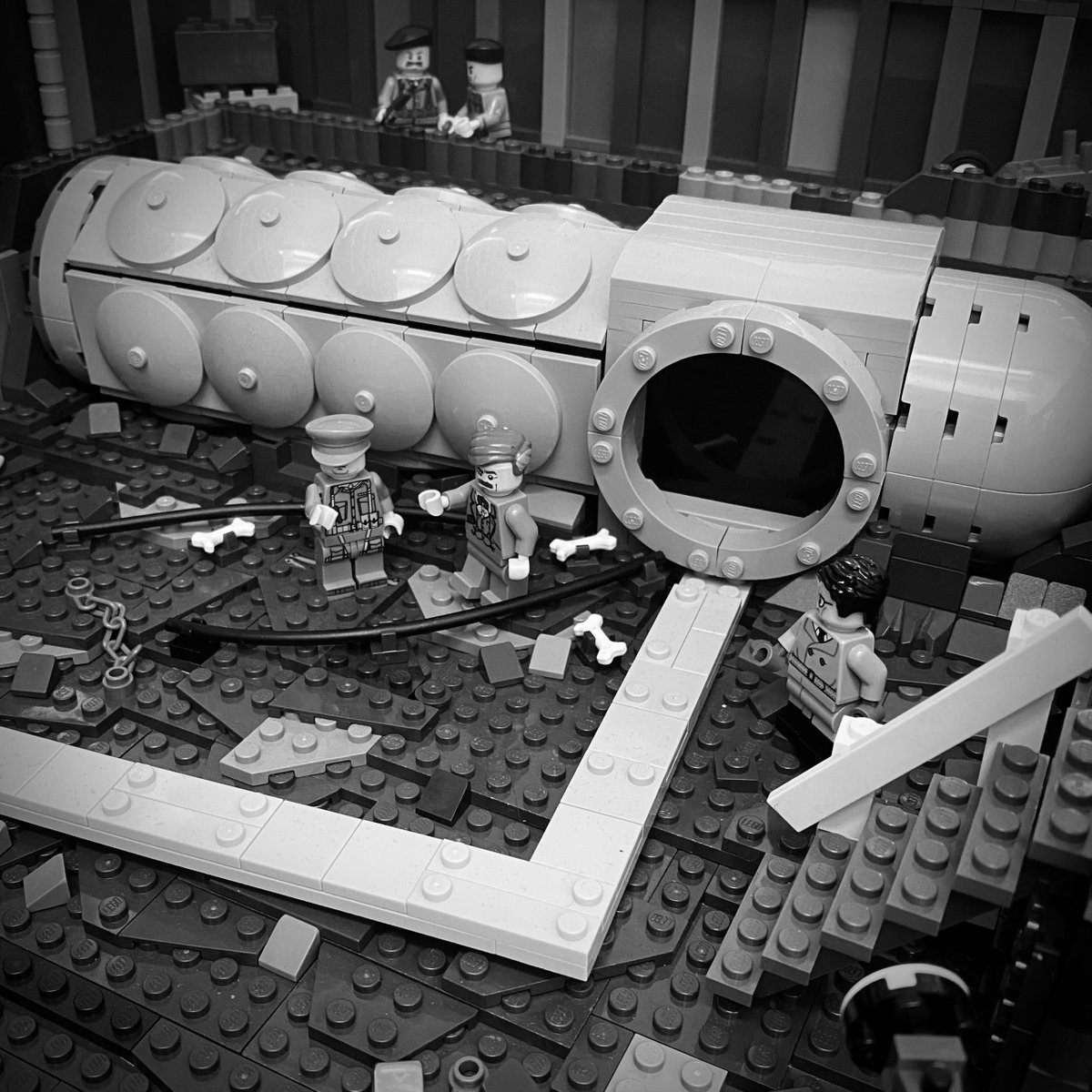 Timelessly compelling, BBC’s 1958 classic Quatermass and the Pit is well worth unearthing on DVD/Blu-ray… here at Hobbs End the mystery of the dig plays out for Professor #Quatermass, Doctor Roney and Colonel Breen

#LEGO #DoctorWho #legodoctorwho #BBC