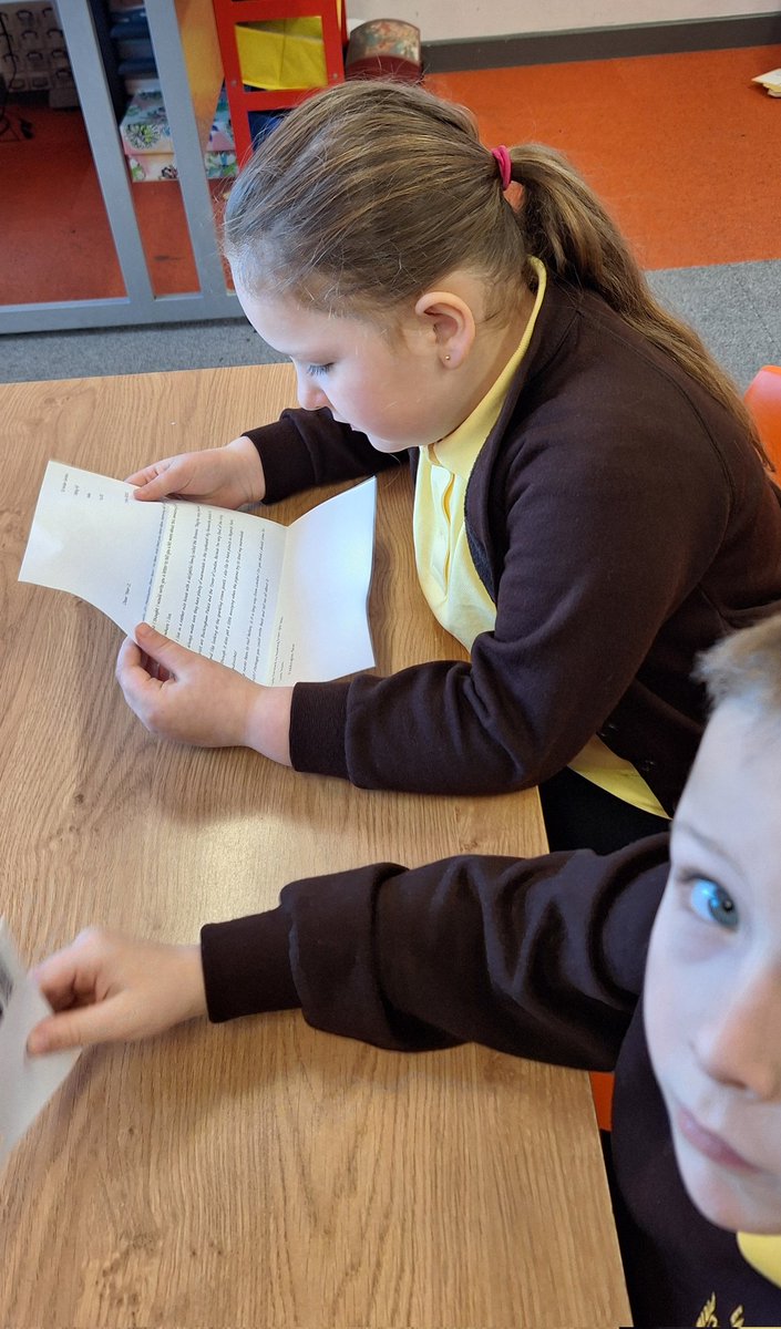 EastfieldPSHull's tweet image. #2CS were excited to receive a letter from Paddington Bear this morning! We can't wait to write a reply! #epswriting