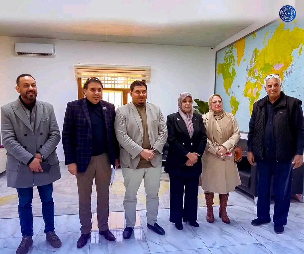 Mofa_ly's tweet photo. **بحضور وفد من وزارة الخارجية والتعاون الدولي، نظّم المركز الليبي للثقافات المحلية ندوة بعنوان "حماية الهوية الوطنية الليبية في عصر المعلومات المضللة".

الندوة ناقشت سبل تحصين الهوية الوطنية من التحديات الرقمية، وخلصت إلى توصيات لتعزيز الإعلام المسؤول ودعم التشريعات لمكافحة الأخبار الزائفة.** #ليبيا #الثقافة