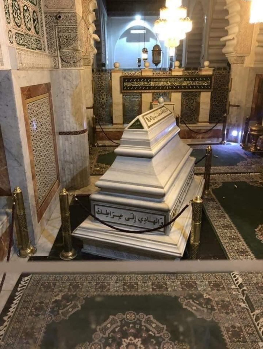 ahbab_tijani's tweet photo. Cheikh Tidjani❤️‍🔥 a dit :﴾Quiconque désire solliciter mon conseil pour l’une de ses affaires et qu'une distance nous sépare, qu’il récite Salâtul-Fâtih 100 fois. Ensuite, en s’imaginant se tenir en ma présence, qu’il expose son besoin. 
Ma réponse sera l’inspiration qui descendra en son cœur à cet instant.﴿