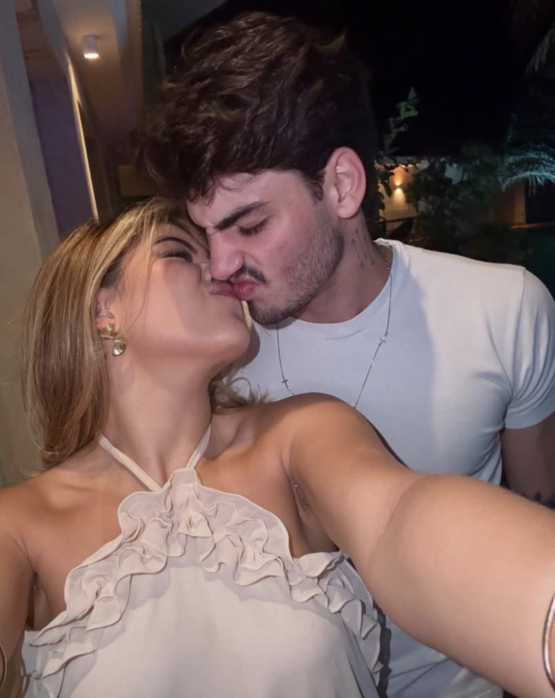MAJ02MCF's tweet photo. eu e meu amorzinho que amo demais https://t.co/jXXq4HFUeI