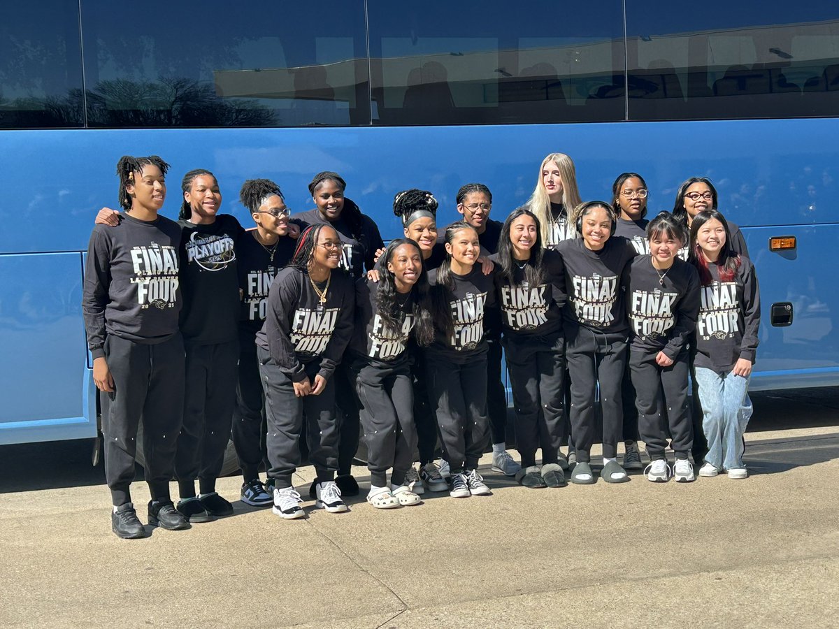 East is behind our Lady Panthers as they head to the State Semi-Finals game today! Plano! Plano! East! East! 🖤💛🐾