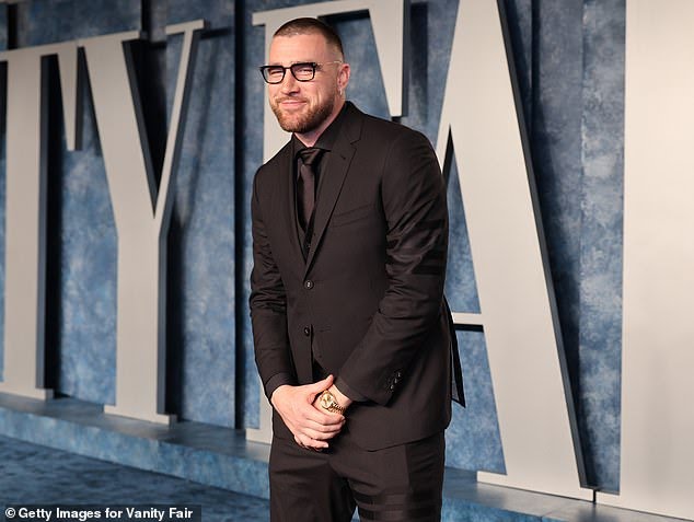 how I stand in the conversation circle being completely silent for 40 minutes